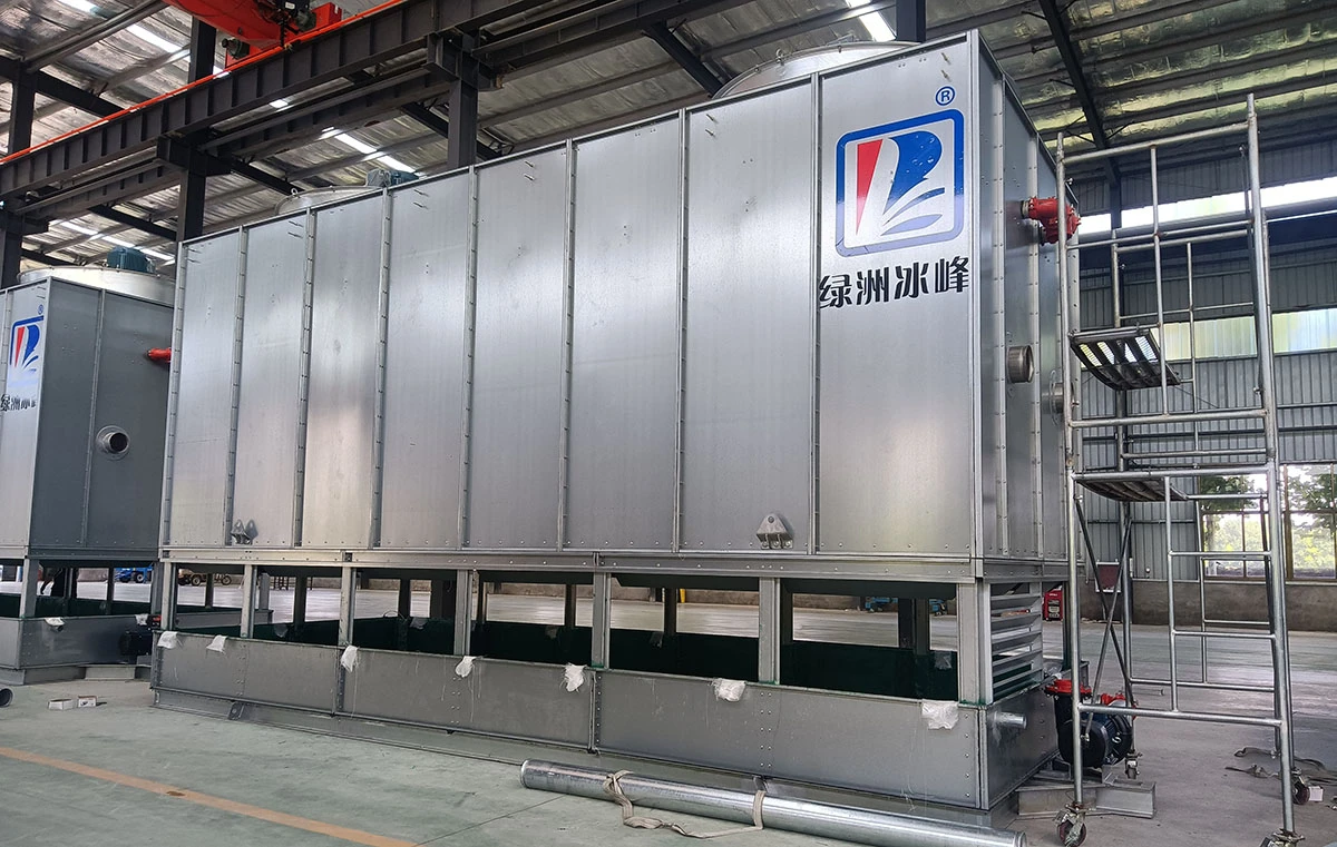 Field Application Display Closed-Circuit Cooling Tower in Operation Field Application Display Closed-Circuit Cooling Tower in Operation